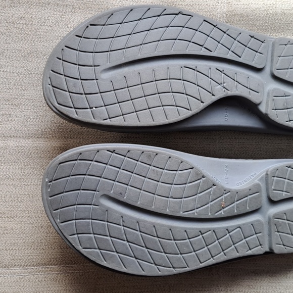 Men's Oofos M12 W14 Size 12 14 Slides Shoes - Picture 4 of 6